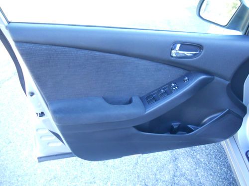 2011 Nissan Altima S Sedan 4-Door 2.5L SPECIAL EDITION - CVT Trans, image 14