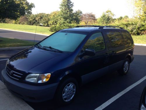 Extra clean 2002 toyota sienna ce minivan