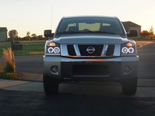 2010 nissan titan se crew cab pickup 4-door 5.6l