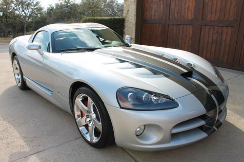 2010 dodge viper coupe, 475 miles, 1 owner, no accidents, virtually brand new