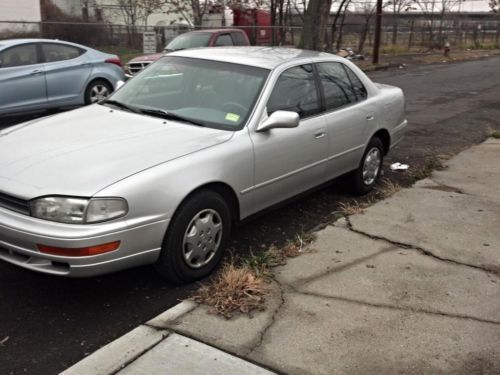 1993 toyota camry le sedan 4-door 2.2l typical grandmother car!