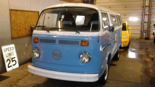 1975 volkswagen type ii vw bus transporter bay window microbus micro bus