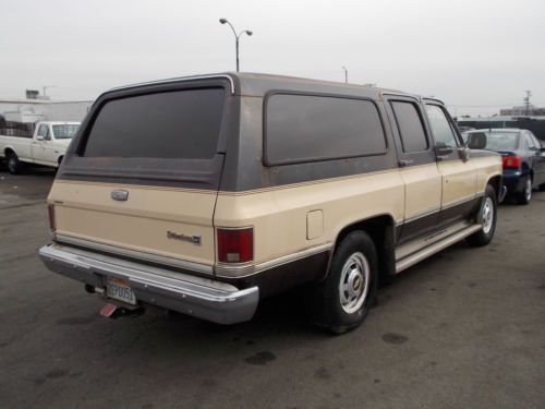 1987 Chevy Suburban, NO RESERVE, image 2
