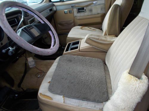 1987 Chevy Suburban, NO RESERVE, image 3