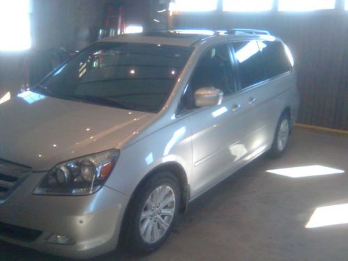 2005 honda odyssey touring van 4 door