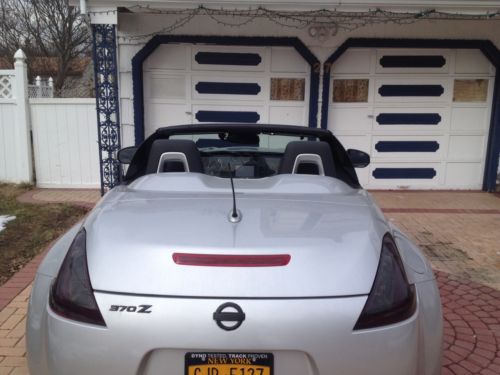 2010 nissan 370z touring convertible 2-door 3.7l