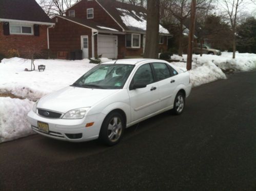 27 city mpg and 34 highway. fuel efficient, great gas mileage!
