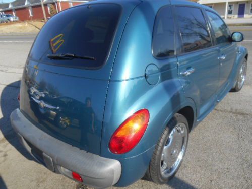 2001 Chrysler PT Cruiser Classic Wagon 4-Door 2.4L, image 2