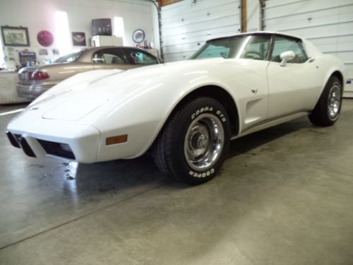 1977 chevrolet corvette 350 v-8 , automatic , tilt, cruise , pw, a/c , stereo,