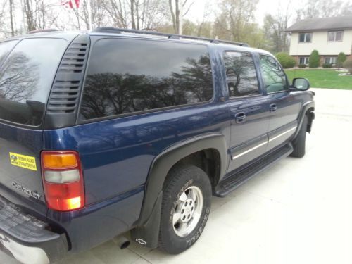 2003 Chevrolet Suburban 1500 LT Sport Utility 4-Door 5.3L AUTORIDE SUSPENSION, image 2