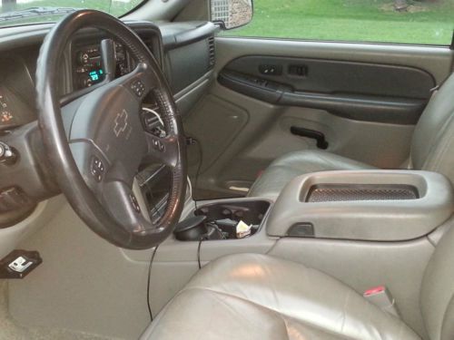 2003 Chevrolet Suburban 1500 LT Sport Utility 4-Door 5.3L AUTORIDE SUSPENSION, image 7