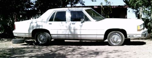 White 2 owner 1988 ford ltd crown victoria in great condition!