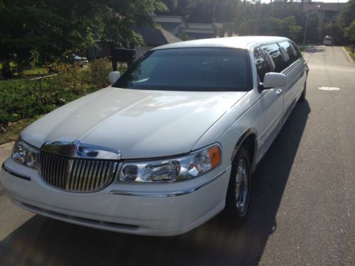 1998 lincoln town car executive limousine 4-door 4.6l