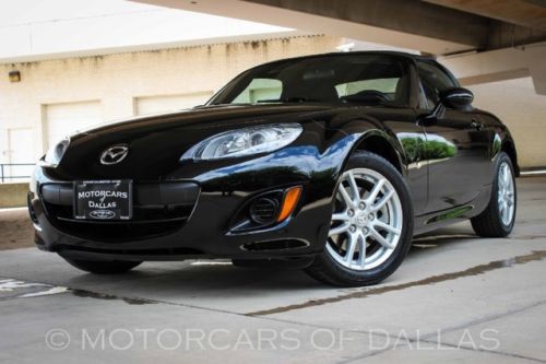 Mazda miata mx-5
convertable
6 speed manual transmission