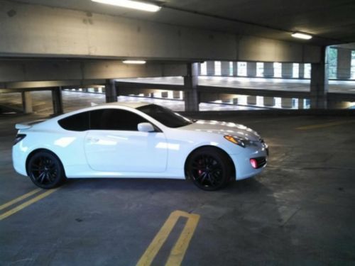 Mint!!! low miles!! 2010 hyundai genesis coupe 2.0t r-spec coupe 2-door 2.0l