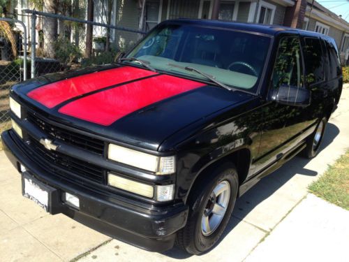 2000 chevy tahoe limited, black, grey interior, 4 dr, leather seats