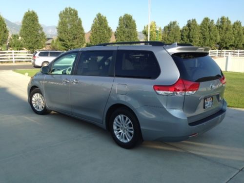 2011 toyota sienna xle mini passenger van 5-door 3.5l