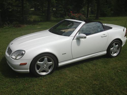 Mercedes-benz slk 320   2001 white hard top convertible  40,000 miles