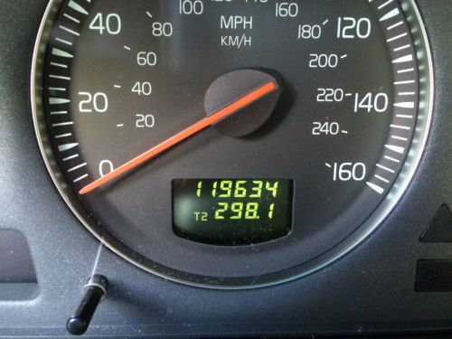 2004 Volvo XC70 Base Wagon 4-Door 2.5L, image 6