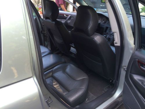 2004 Volvo XC70 Base Wagon 4-Door 2.5L, image 11
