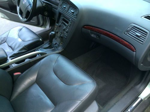 2004 Volvo XC70 Base Wagon 4-Door 2.5L, image 12