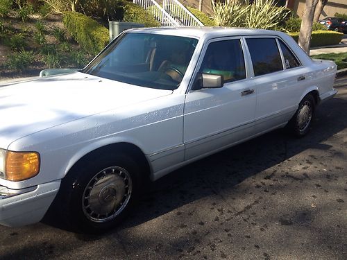 Gorgeous white mercedes 300 sel , 176000 m ,100% original  paint