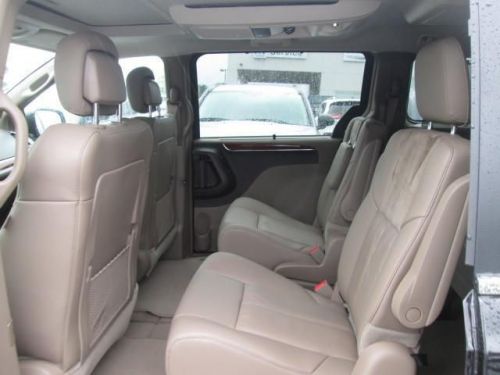 2014 chrysler town & country limited