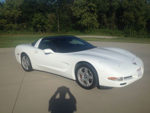 1998 chevrolet corvette base hatchback 2-door 5.7l