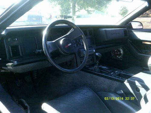 1985 CHEVROLET CORVETTE HATCHBACK COUPE. BLACK 4-SPEED WITH LEATHER BUCKETS., image 9