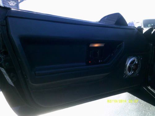 1985 CHEVROLET CORVETTE HATCHBACK COUPE. BLACK 4-SPEED WITH LEATHER BUCKETS., image 13