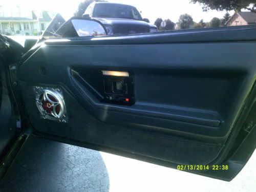 1985 CHEVROLET CORVETTE HATCHBACK COUPE. BLACK 4-SPEED WITH LEATHER BUCKETS., image 19