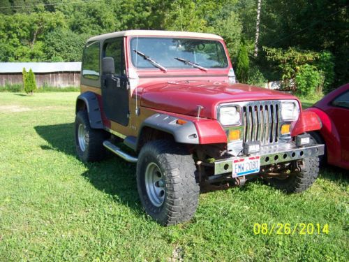 Clean 1992 jeep wrangler full and half doors hard top.  4.0l  5 speed lifted