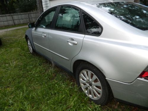 2005 volvo s40 i sedan 4-door 2.4l