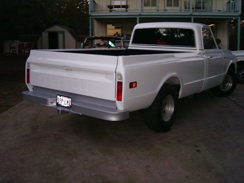 1970 chevy truck new paint, bedliner very clean