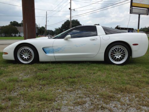 2001 chevrolet corvette base hatchback 2-door 5.7l