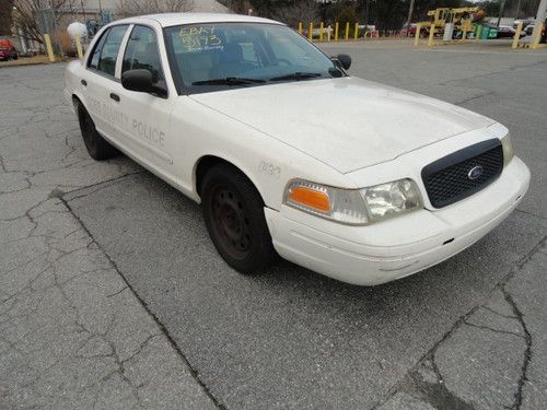 2003 white ford crown victoria 4 door sedan one owner