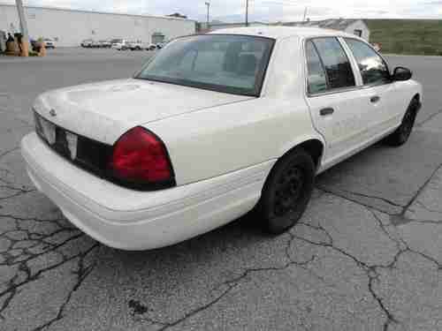 2003 White Ford Crown Victoria 4 Door Sedan One Owner, image 3