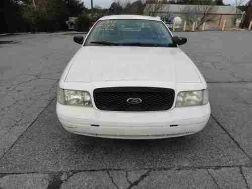 2003 White Ford Crown Victoria 4 Door Sedan One Owner, image 5