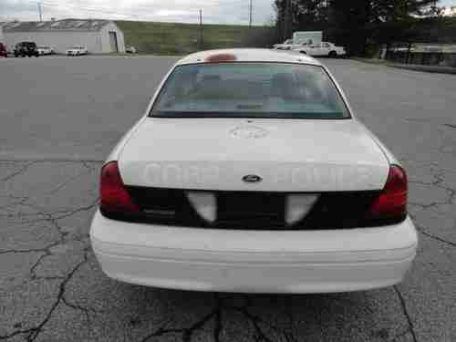 2003 White Ford Crown Victoria 4 Door Sedan One Owner, image 6