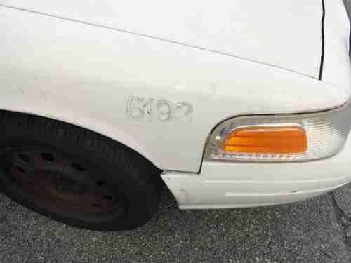 2003 White Ford Crown Victoria 4 Door Sedan One Owner, image 9