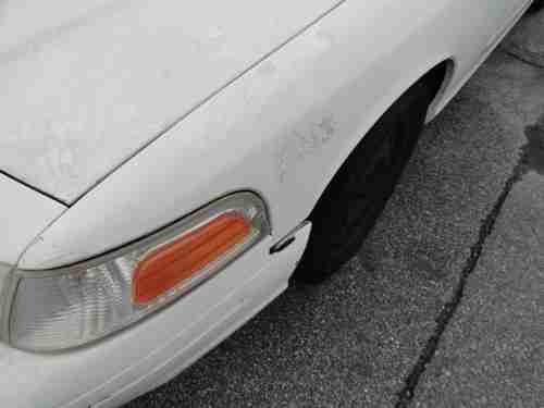 2003 White Ford Crown Victoria 4 Door Sedan One Owner, image 11