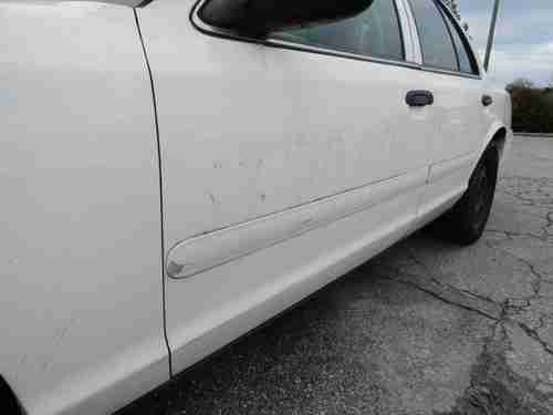 2003 White Ford Crown Victoria 4 Door Sedan One Owner, image 16