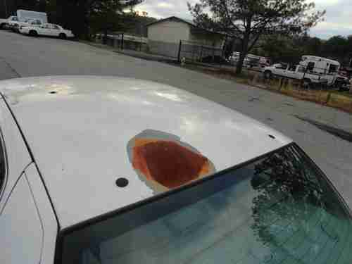 2003 White Ford Crown Victoria 4 Door Sedan One Owner, image 17