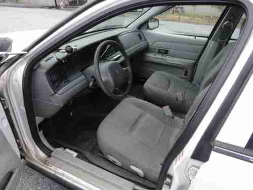 2003 White Ford Crown Victoria 4 Door Sedan One Owner, image 18