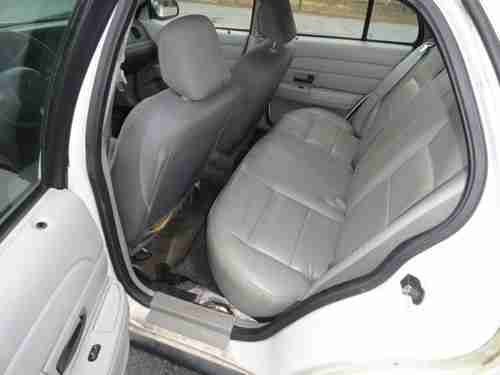 2003 White Ford Crown Victoria 4 Door Sedan One Owner, image 20