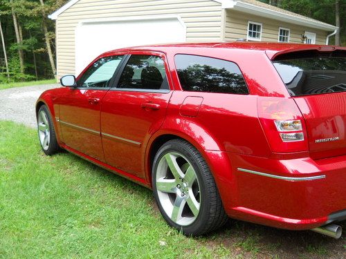 2006 dodge magnum 6.1 hemi , 6,053 original miles  srt8  the best one on ebay