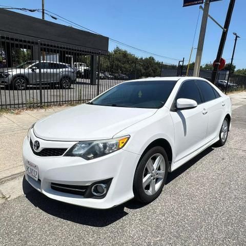 2014 toyota camry se sport sedan 4d
