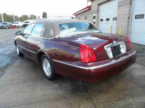 2000 Lincoln Town Car EXECUTIVE LEATHER! PREMIUM! ALLOYS! SHARP CLEAN CARFAX!, image 3