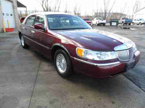 2000 Lincoln Town Car EXECUTIVE LEATHER! PREMIUM! ALLOYS! SHARP CLEAN CARFAX!, image 4