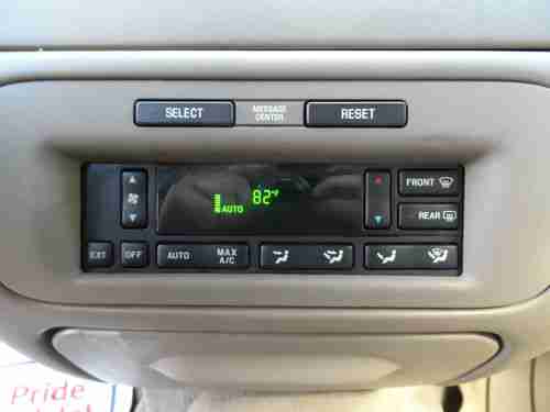 2000 Lincoln Town Car EXECUTIVE LEATHER! PREMIUM! ALLOYS! SHARP CLEAN CARFAX!, image 10